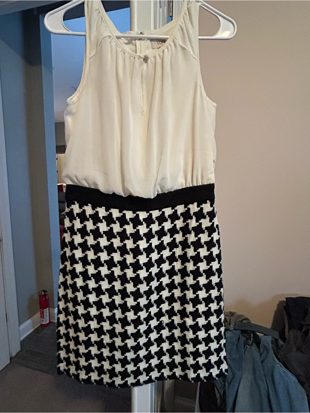 LOFT Cream Sleeveless dress with Houndstooth patten, EUC and pretty & preppy